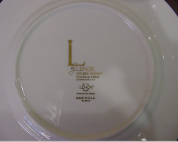 Lenox样本显示了瓷板的商标用途。样本是一张印在盘子底部的商标照片。