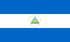 尼加拉瓜国旗，由蓝色（顶部和底部）和白色组成的水平三带组成，国徽以白色带为中心。